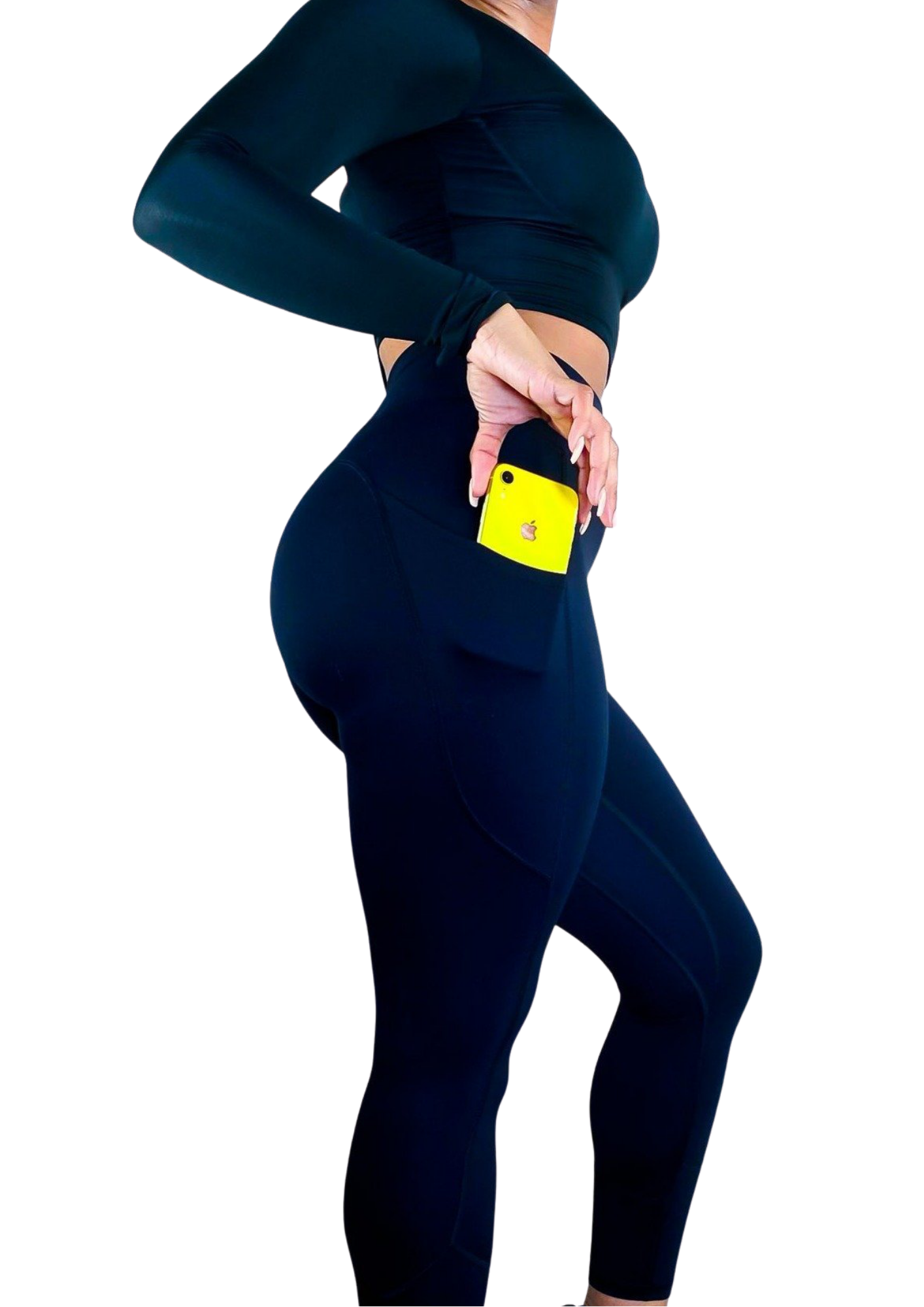 black workout leggings with pocket on both right and left thigh.